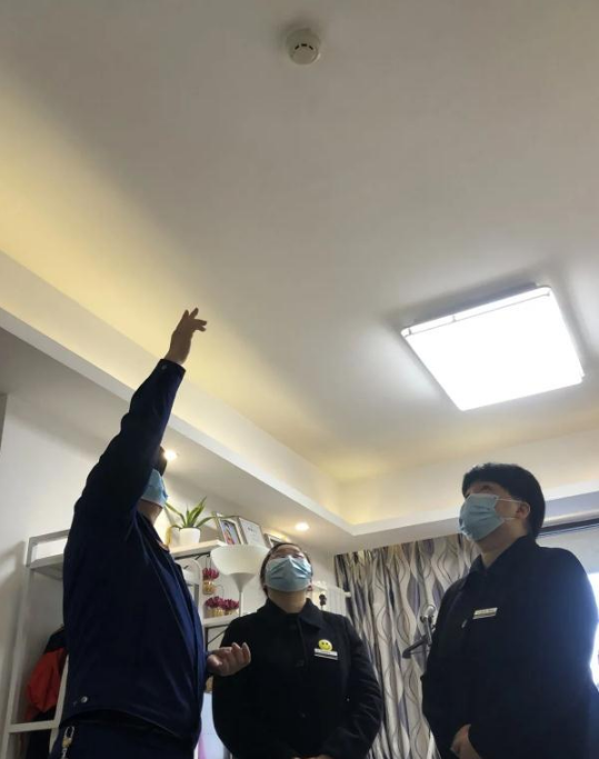 装修时此处擅自拆改，危险又违法！